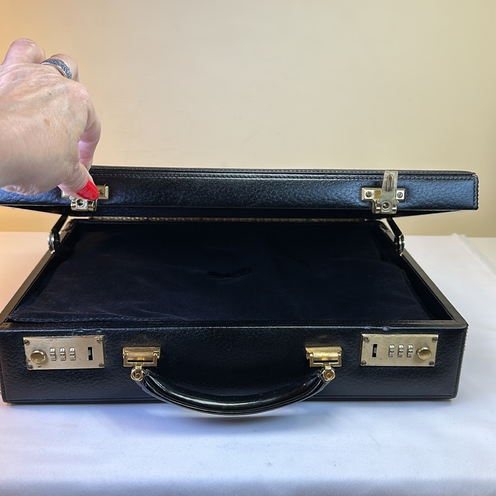 Fendi RARE Vintage Train Beauty Case Leather over wood padded Velour interior - Picture 5 of 17